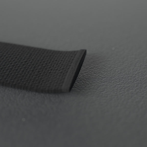 VOLT lifting straps, BlackEdition (grey bolt), close-up of the strap end #BlackEdition